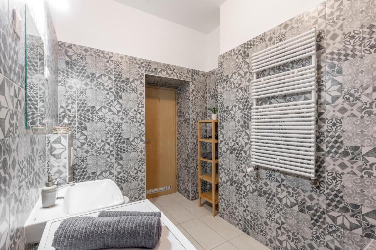 Cozy Home By Bella In The Heart Of บูดาเปสต์ ภายนอก รูปภาพ