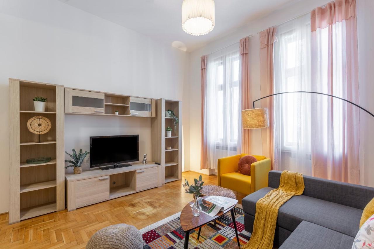 Cozy Home By Bella In The Heart Of บูดาเปสต์ ภายนอก รูปภาพ