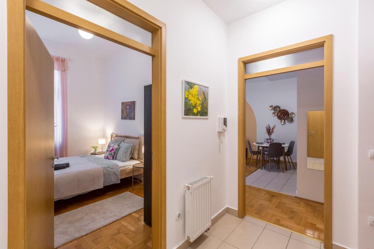 Cozy Home By Bella In The Heart Of บูดาเปสต์ ภายนอก รูปภาพ