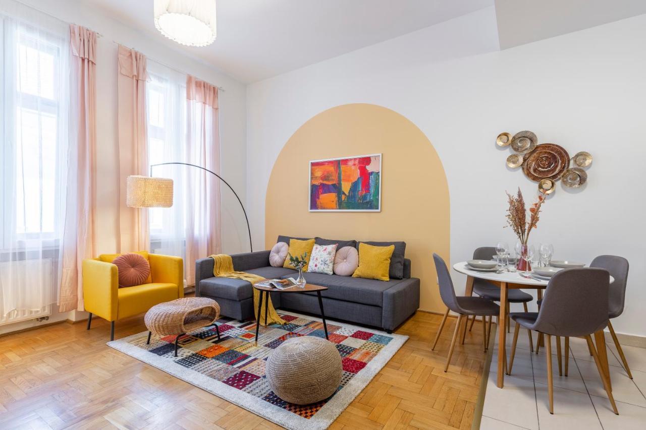 Cozy Home By Bella In The Heart Of บูดาเปสต์ ภายนอก รูปภาพ