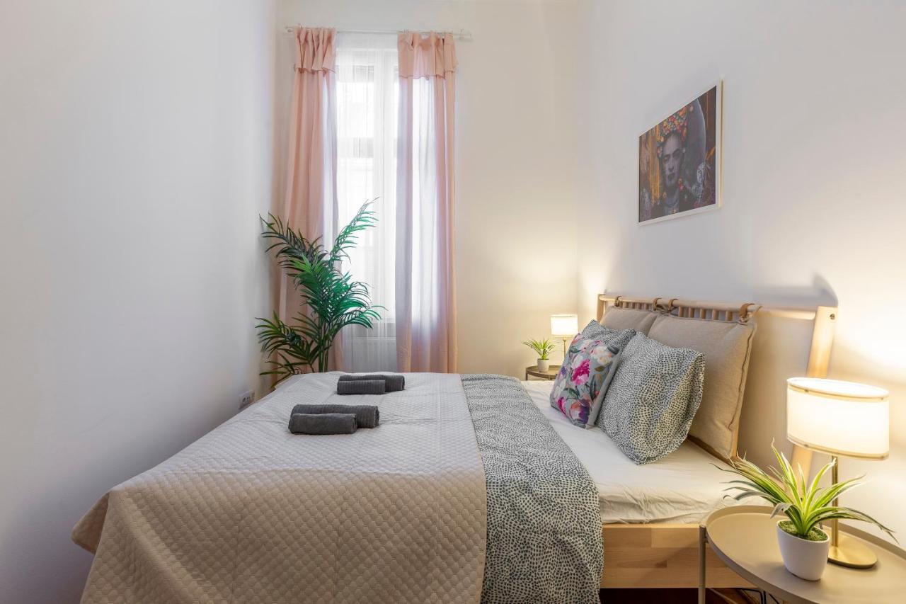 Cozy Home By Bella In The Heart Of บูดาเปสต์ ภายนอก รูปภาพ